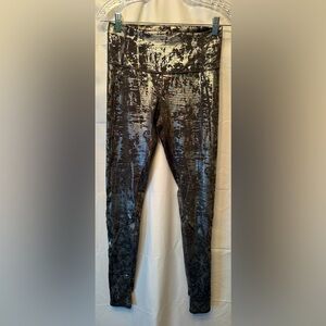 Lululemon Moment To Movement Tight 32” Size 8 Gray Foil Stirrup Legs Yoga